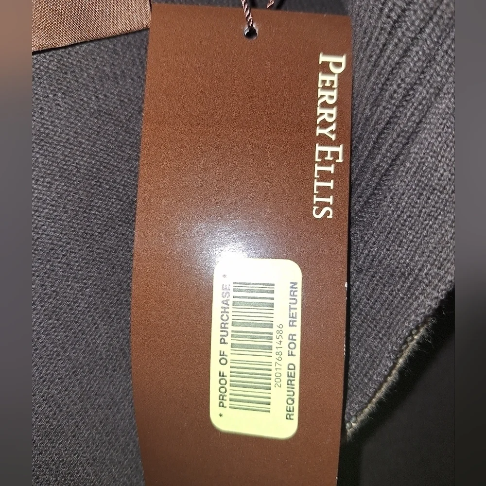 A Perry Ellis 1/4 zip 100% cotton sweater in a mens size large. NWT.